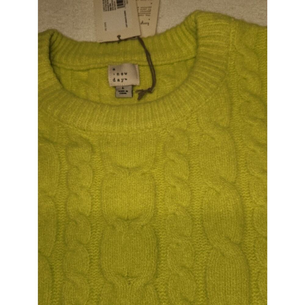 Cable Knit Crewneck Sweater in Lime Green A100 - Picture 5 of 11